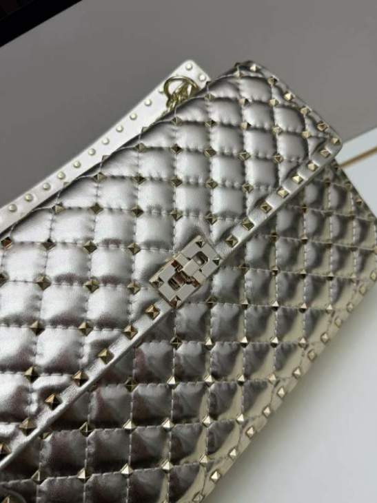 Picture of Valentino Handbags _SKUfw238075175fw
